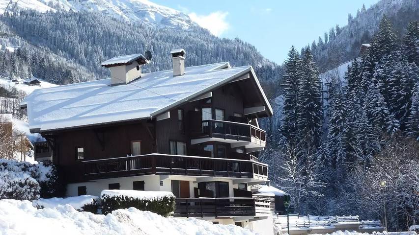 Location de vacances pour 3 personnes, avec balcon et vue dans Arêches