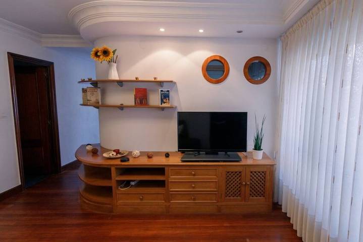 Apartamento entero, Sopelana pueblo muy cerca de la playa ideal para surfistas y familias. in Sopelana, Costa Vasca