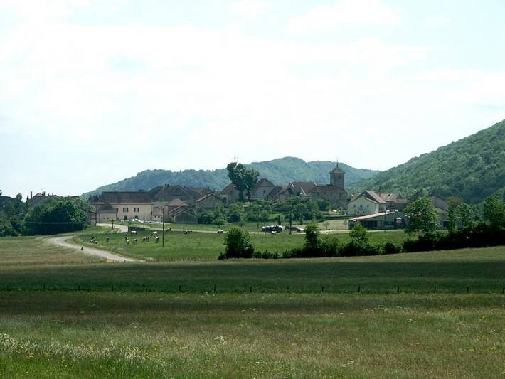 Gîte pour 3 personnes, avec Terrasse ainsi que Jardin et Vue à Onoz (Jura)