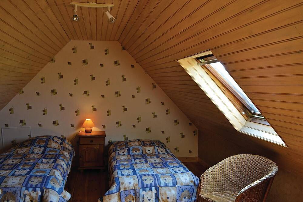 Amazing home in Plozevet with kitchen in Plozévet, Quimper region