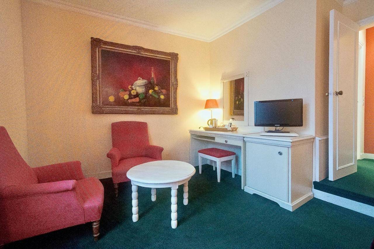 King Suite with Spa Bath in Barbizon, Parc naturel régional du Gâtinais français