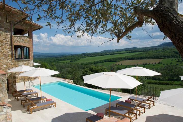 Gîte pour 4 personnes, avec Balcon et Terrasse ainsi que Piscine et Vue dans Vivo d'Orcia