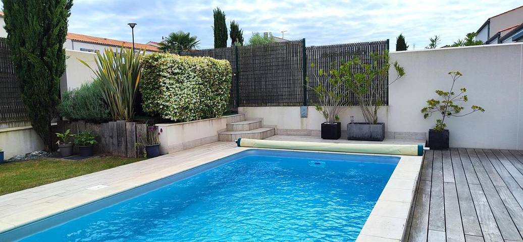 Location de vacances pour 6 personnes, avec piscine et jardin à Arces - 3