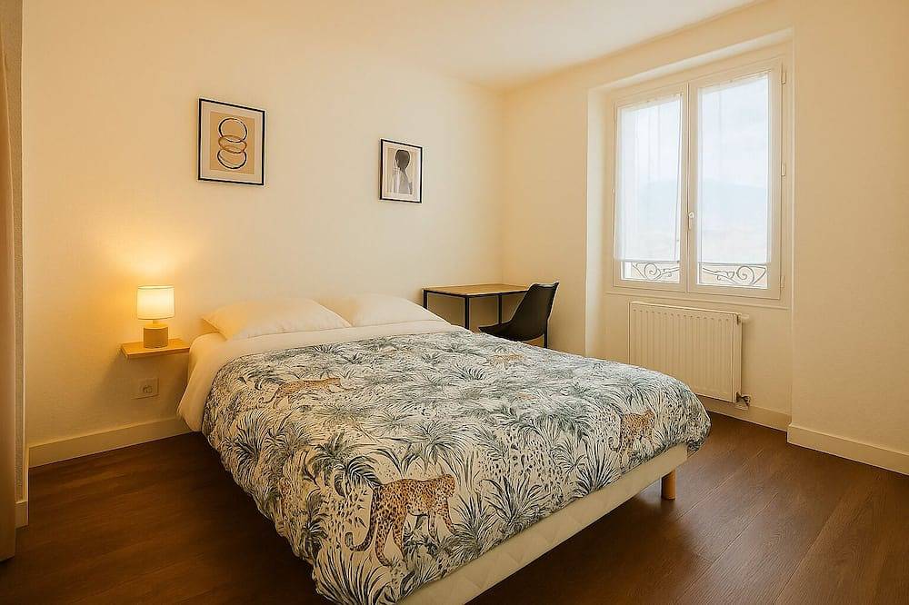 Entire apartment, Le Cocon - Ideal for Families & Professionals - Fiber + Netflix - Chateaucreux train station in Saint-Étienne, Loire