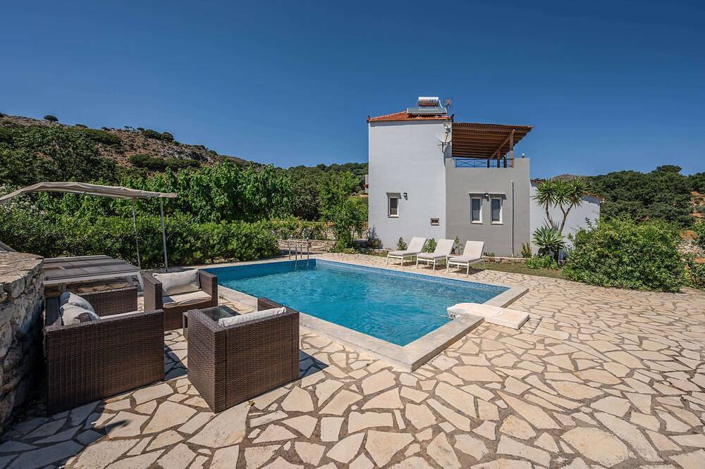 Villa Nefeli, Avec Vue Montagne, Piscine Privée Et Jardin in Région de Réthymnon