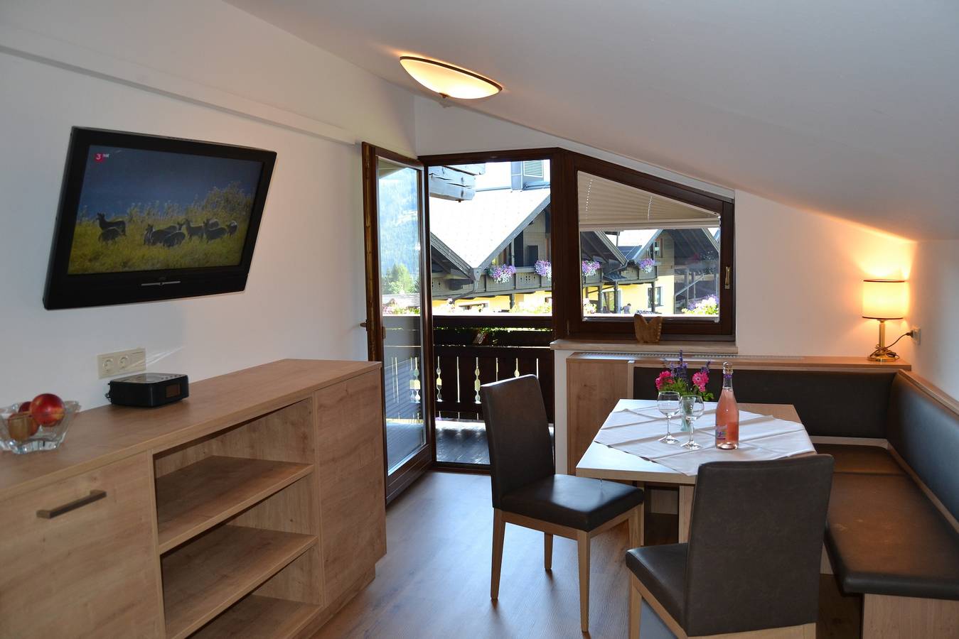 Ganze Wohnung, Neu renovierte Ferienwohnung Elisabeth mit Gemeinschaftspool, Bergblick, Garten und Wlan in Radstadt, Ski Amadé