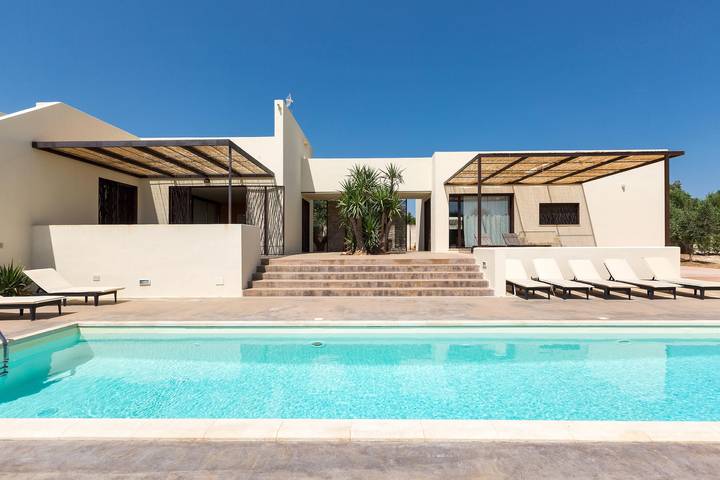 Rustico per 8 persone, con piscina e terrazza in Salento