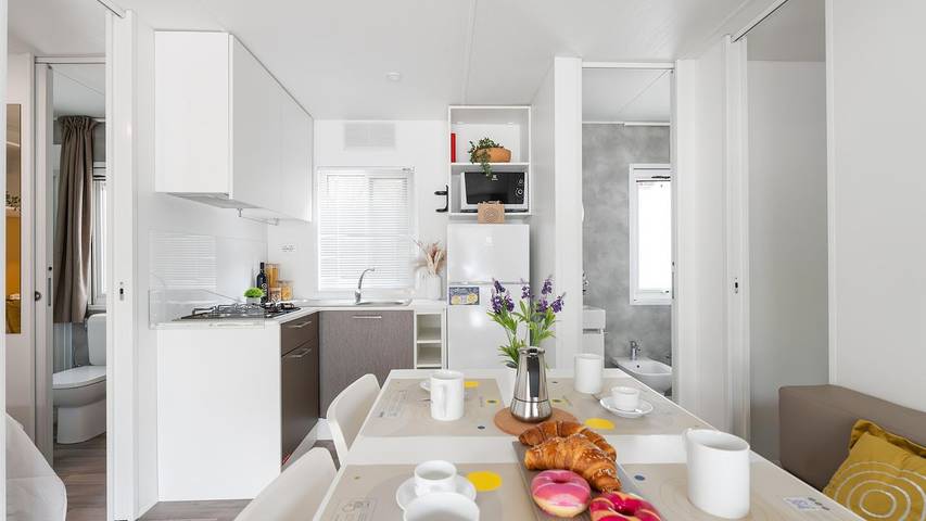 Wohnmobil für 5 Personen, mit Terrasse und Pool in Jesolo - 3