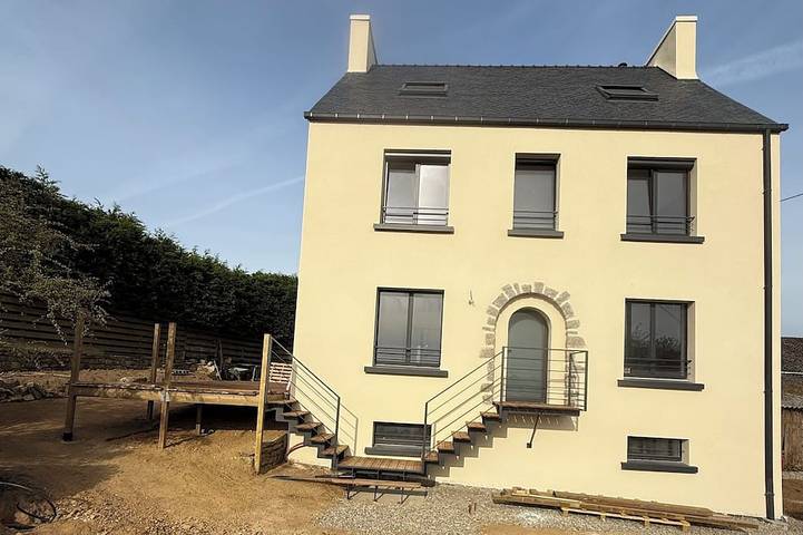 Location de vacances pour 10 personnes, avec terrasse à Plouzévédé