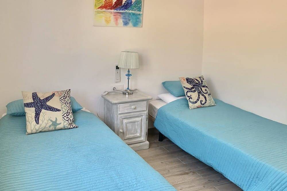 Stylish, spacious and airy, in a quiet area  but close to beach, restos & shops in Binibeca, Sant Lluís