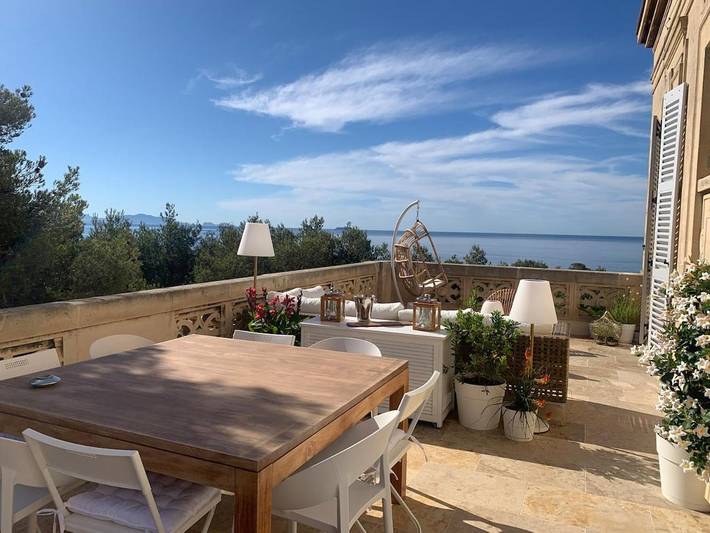 Gîte pour 4 personnes, avec Terrasse ainsi que Jardin et Vue dans Chateau Charles Roux Sausset Les Pins