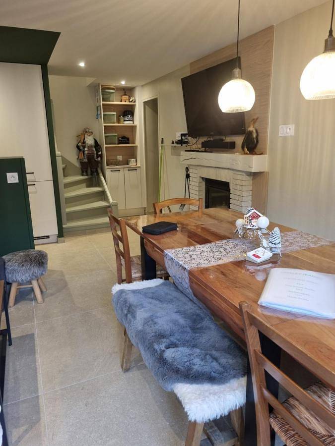 Gîte pour 10 personnes, avec vue ainsi que jardin et vue sur le lac à Allemond - 3