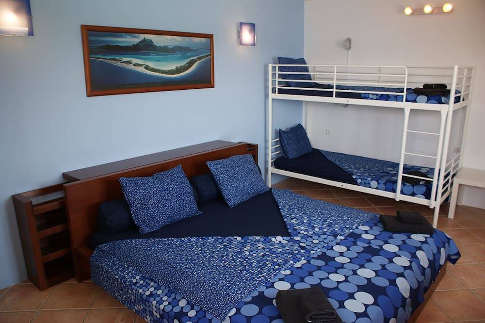 Moderne und familienfreundliche Villa mit 15 m langen Infinity-Private Pool und Jacuzzi in Theologos, Fthiotida