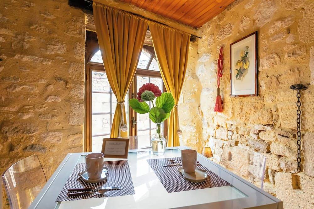 Appartement entier, Expérience unique garantie, appartement dans une maison du Xivème siècle in Beynac-et-Cazenac, Périgord Noir
