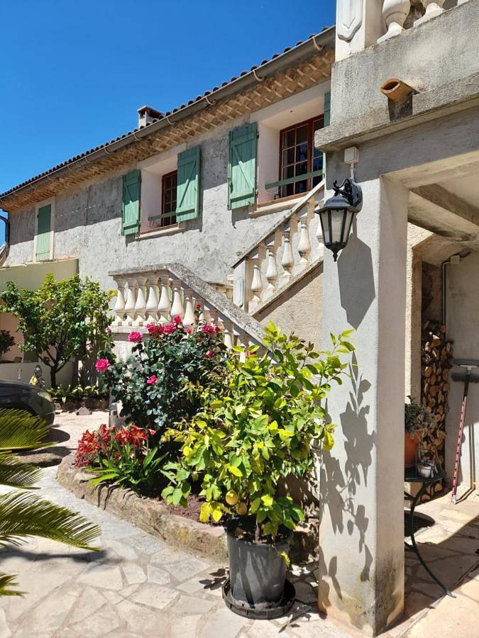 Location de vacances pour 4 personnes, avec jardin à Solliès-Pont - 2