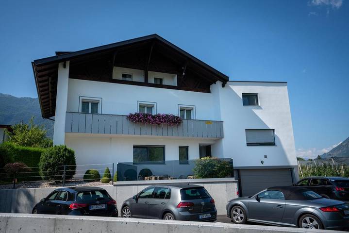 B&B für 2 Personen, mit Balkon und Terrasse sowie Ausblick in Naturns