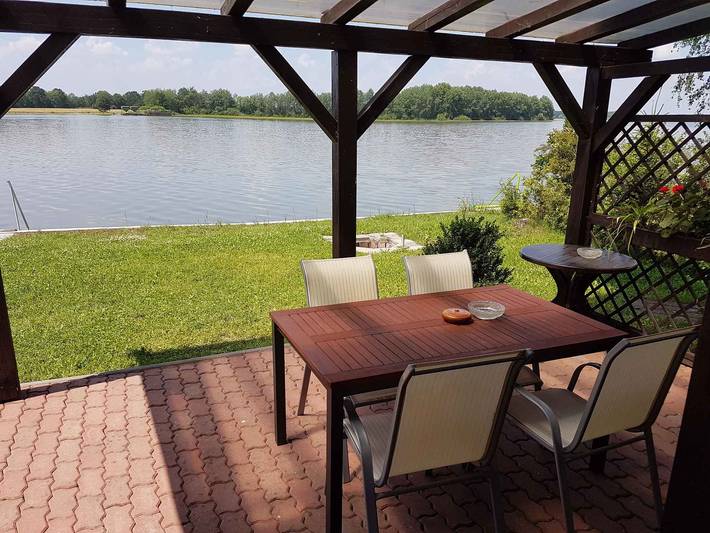 Ferienhaus mit wunderschönen Ausblick mit Terrasse direkt am Badesee in Sliw, Budweis und Umgebung