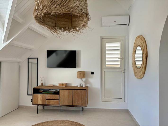 Gîte pour 3 personnes, avec terrasse ainsi que piscine et vue dans Nettlé Bay - 4