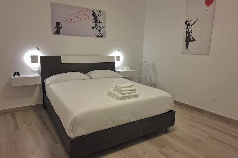 Entire apartment, The Little White House: Your elegant suite in the heart of downtown Tuscania in Tuscania, Viterbo Province
