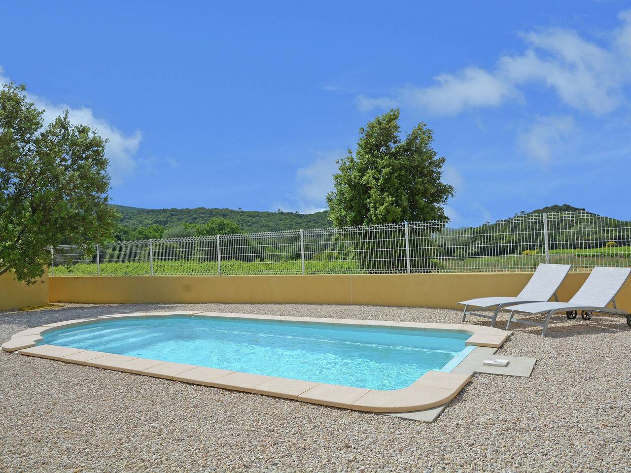 Schöne Villa mit privatem Pool im Gard in Saint-Laurent-de-Carnols, Nimes und Umgebung