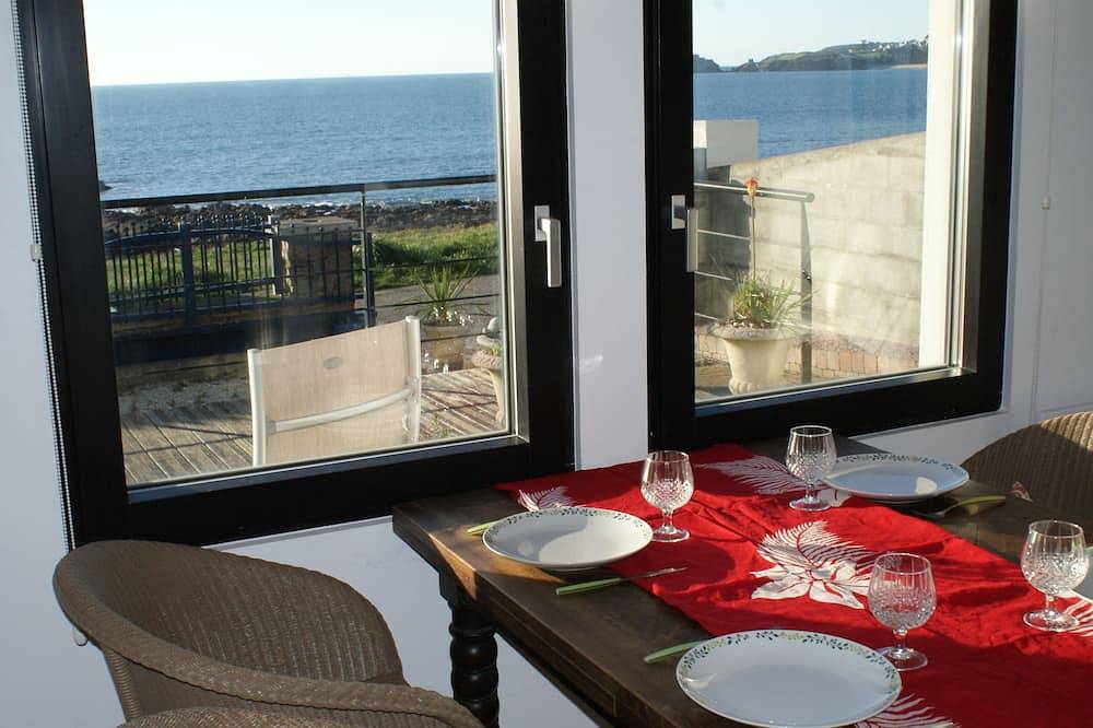 Maison avec vue mer et accès à la plage pour 2 à 4 personnes in Locmaria-Plouzané, Côte des Légendes