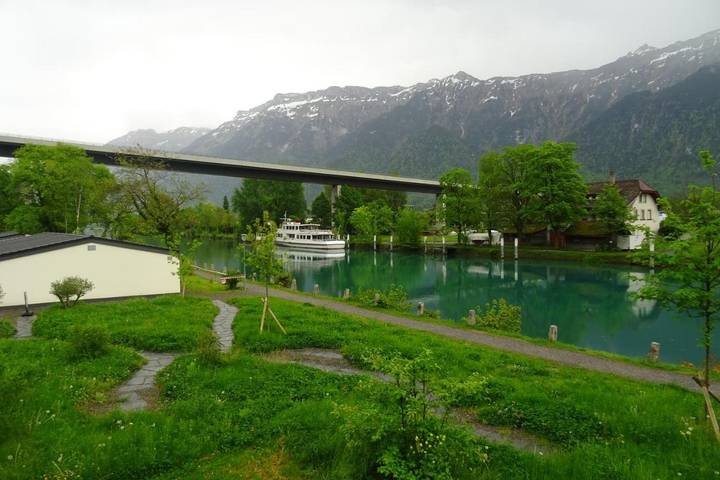 Ferienwohnung für 7 Personen, mit Balkon und Terrasse sowie Ausblick und Seeblick in Interlaken