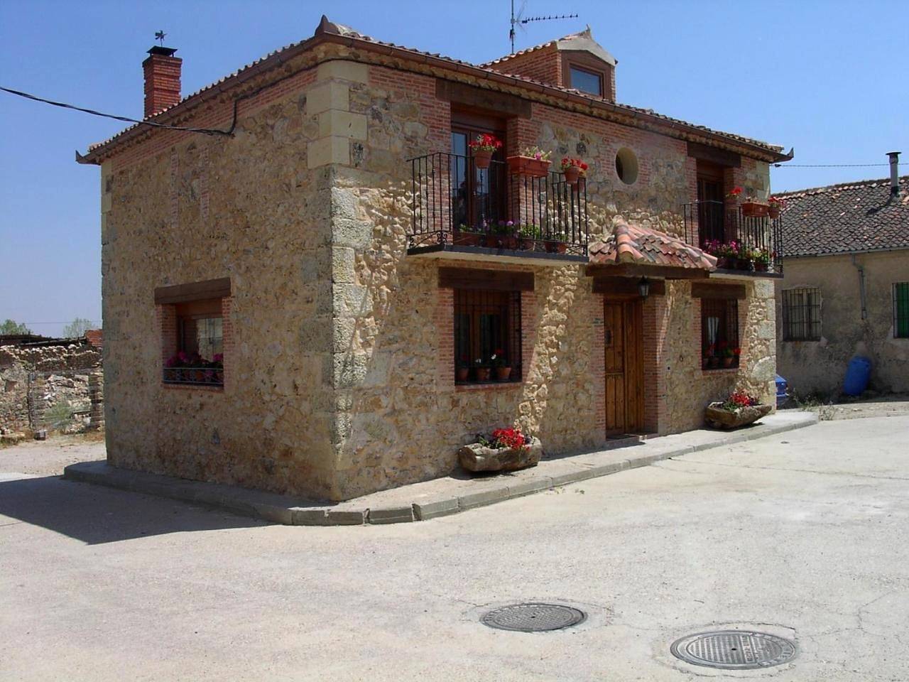 Casa Rural Pincherres in Cabañas de Polendos, Provincia de Segovia