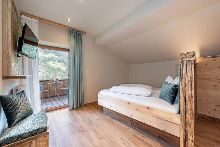 Ganze Wohnung, Ferienwohnung 'Hortensie Pension Sankt Ursula' mit Bergblick, Gemeinschaftsterrasse und Wlan in Sant'Orsola, St. Leonhard in Passeier