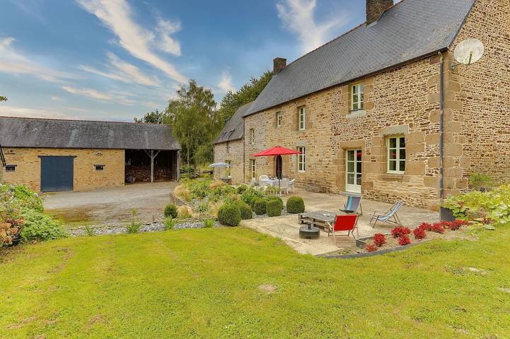 Location de vacances pour 6 personnes, avec jardin à Saint-Ouen-la-Rouërie