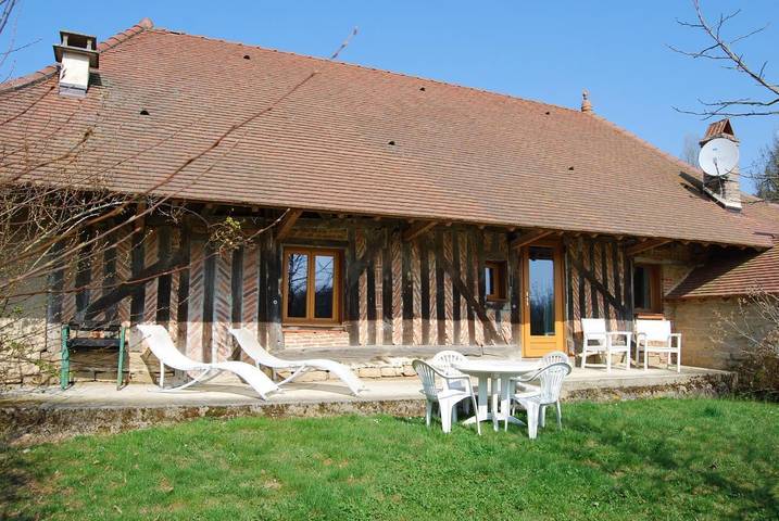 Gîte pour 4 personnes, avec Terrasse ainsi que Jardin et Vue à Chapelle-Voland