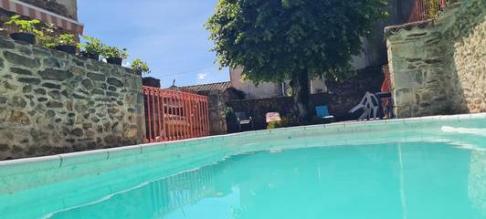 Gîte pour 4 personnes, avec jardin ainsi que piscine et vue à Le Martinet