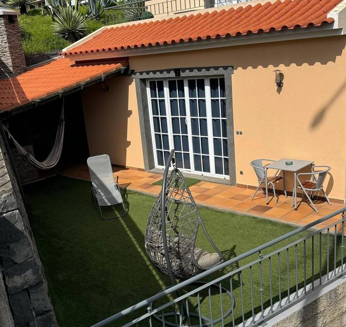 Ganze Wohnung, Ferienwohnung 'Alforra Residence 2' mit Bergblick, Gemeinschaftsterrasse und WLAN in Câmara de Lobos, Madeira