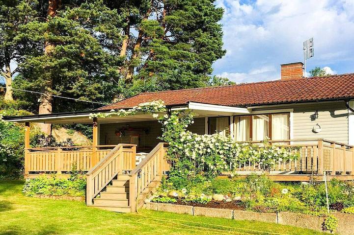 Ferienhaus für 4 Personen, mit Garten in Flen