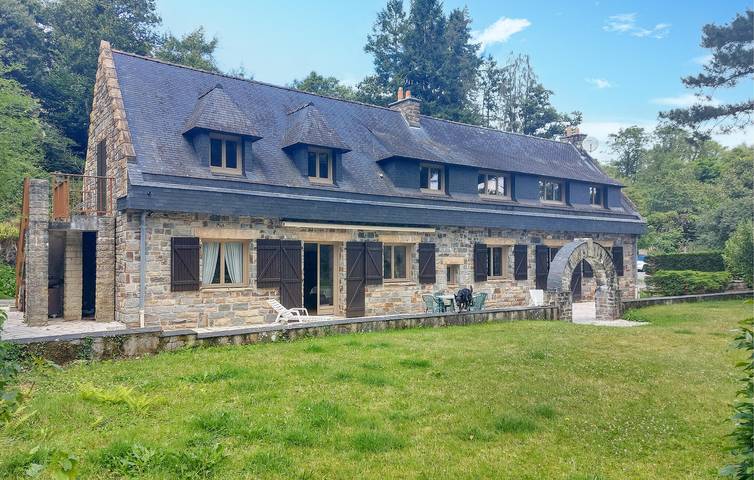 Location de vacances pour 9 personnes, avec Terrasse et Jardin à Saint-Thurien