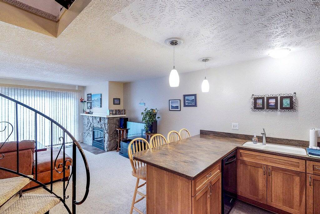 Ganze Wohnung, Renovierte Wohnung mit Blick auf die Berge, Zugang zum Wandern und Skifahren in Girdwood, Anchorage
