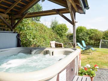 Holiday Rental for 4 People in Powys, Mid-Wales, Photo 1