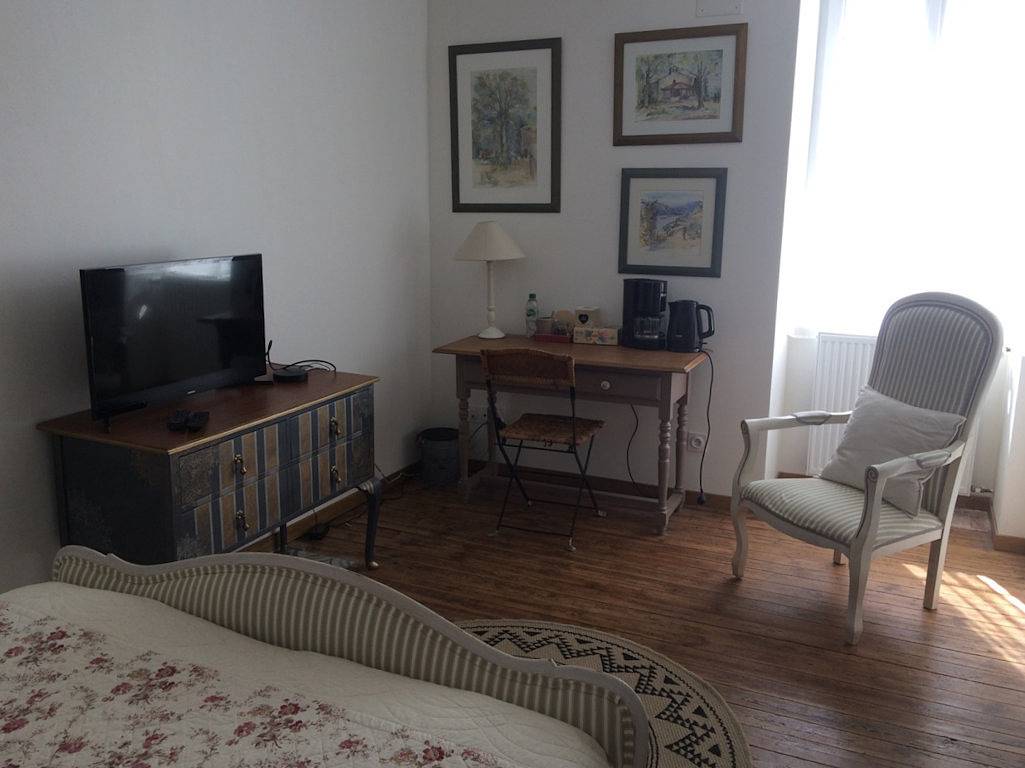 Chambres d'hôtes avec terrasse, vue château, centre-ville - Chambre les 3 pigeons in Bressuire, Deux-Sèvres