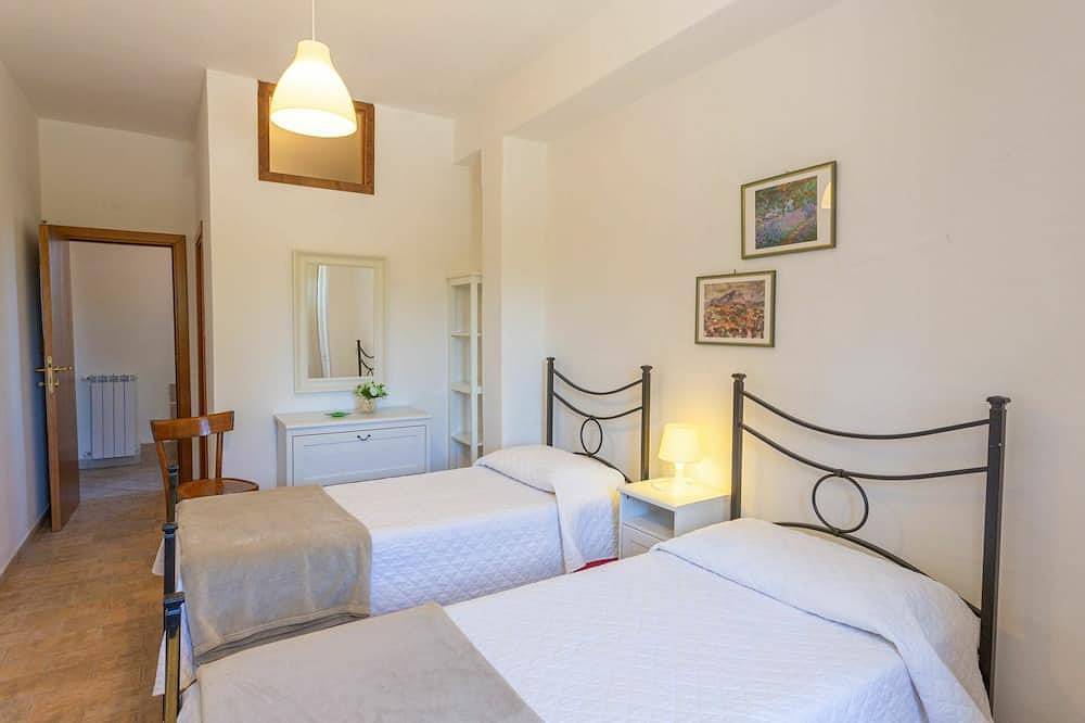 Beautiful private villa for 9 people with Wifi, private pool, Tv, terrace, pets allowed and park... in Campobasso Province