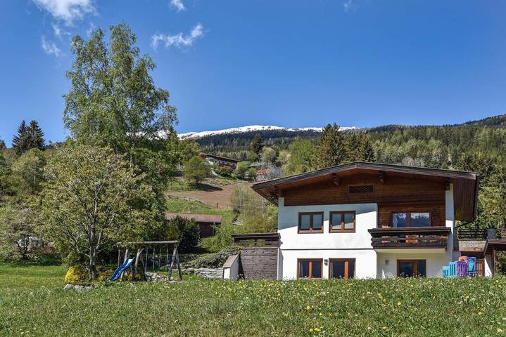 Ferienhaus für 11 Personen, mit Balkon und Terrasse sowie Garten und Ausblick in Wenns