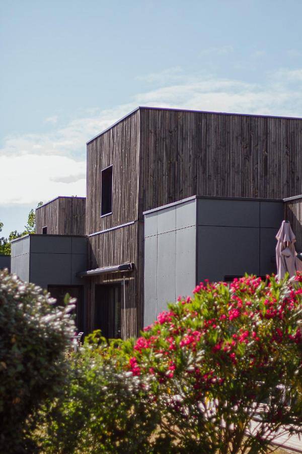 Location de vacances pour 4 personnes, avec jacuzzi et piscine ainsi que sauna et jardin dans Plage Saint-Jean des Sables - 2