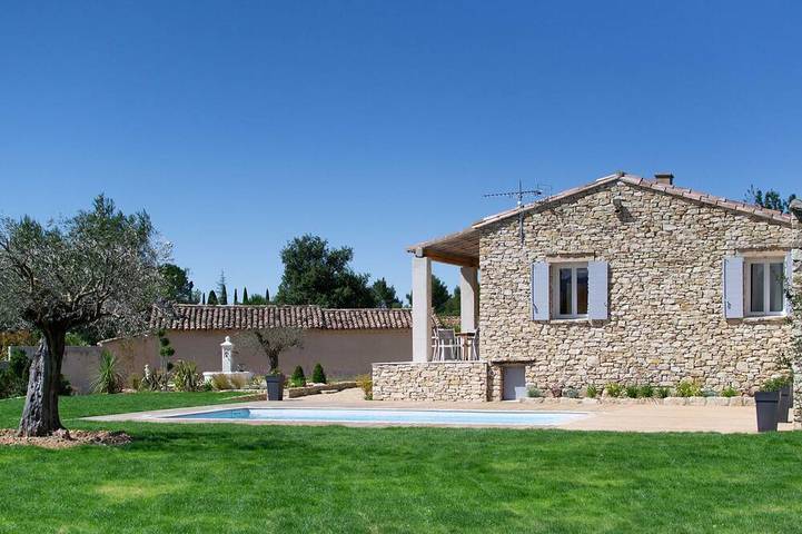 Location de vacances pour 8 personnes, avec Terrasse et Jardin à Joucas