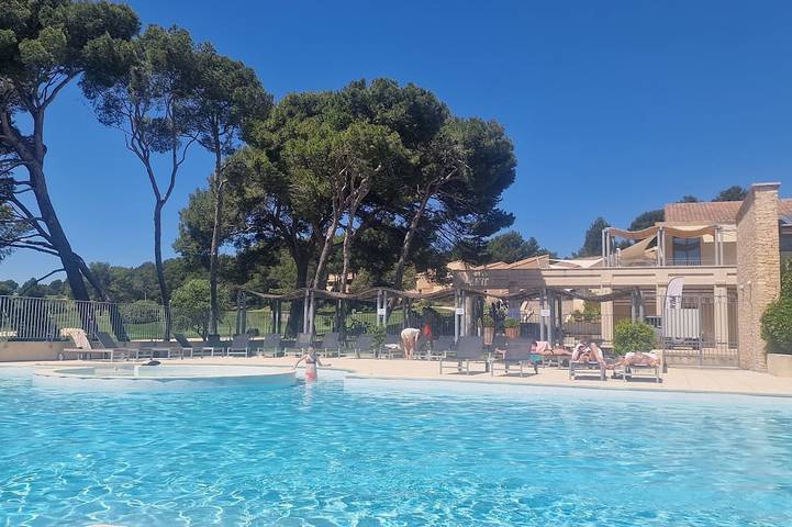 Appartement de vacances pour 6 personnes, avec piscine et terrasse, animaux acceptés