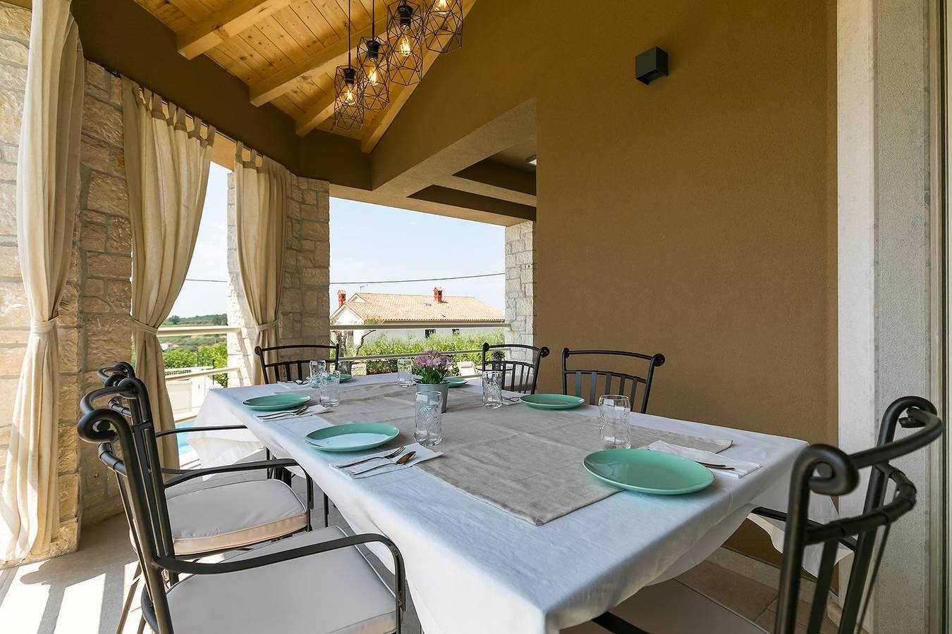 Komfortable neu erbaute Villa mit privatem Pool und Garten in einer ruhigen und friedlichen Umgebung in der Nähe von Porec, Haustiere erlaubt in Vizinada, Zentralistrien
