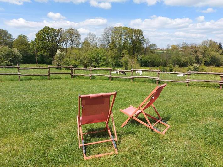 Location de vacances pour 6 personnes, avec vue ainsi que terrasse et jardin à La Chapelle-Saint-Étienne - 3
