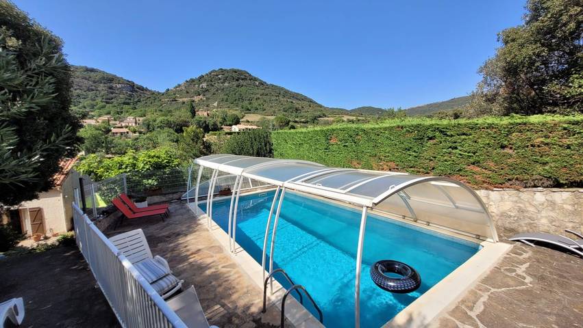 Gîte pour 2 personnes, avec Terrasse ainsi que Jardin et Piscine