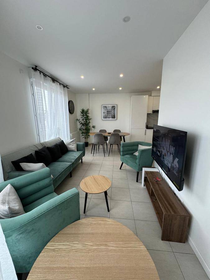 Appartement entier, Two-Bedroom Apartment in Drancy, Seine-Saint-Denis