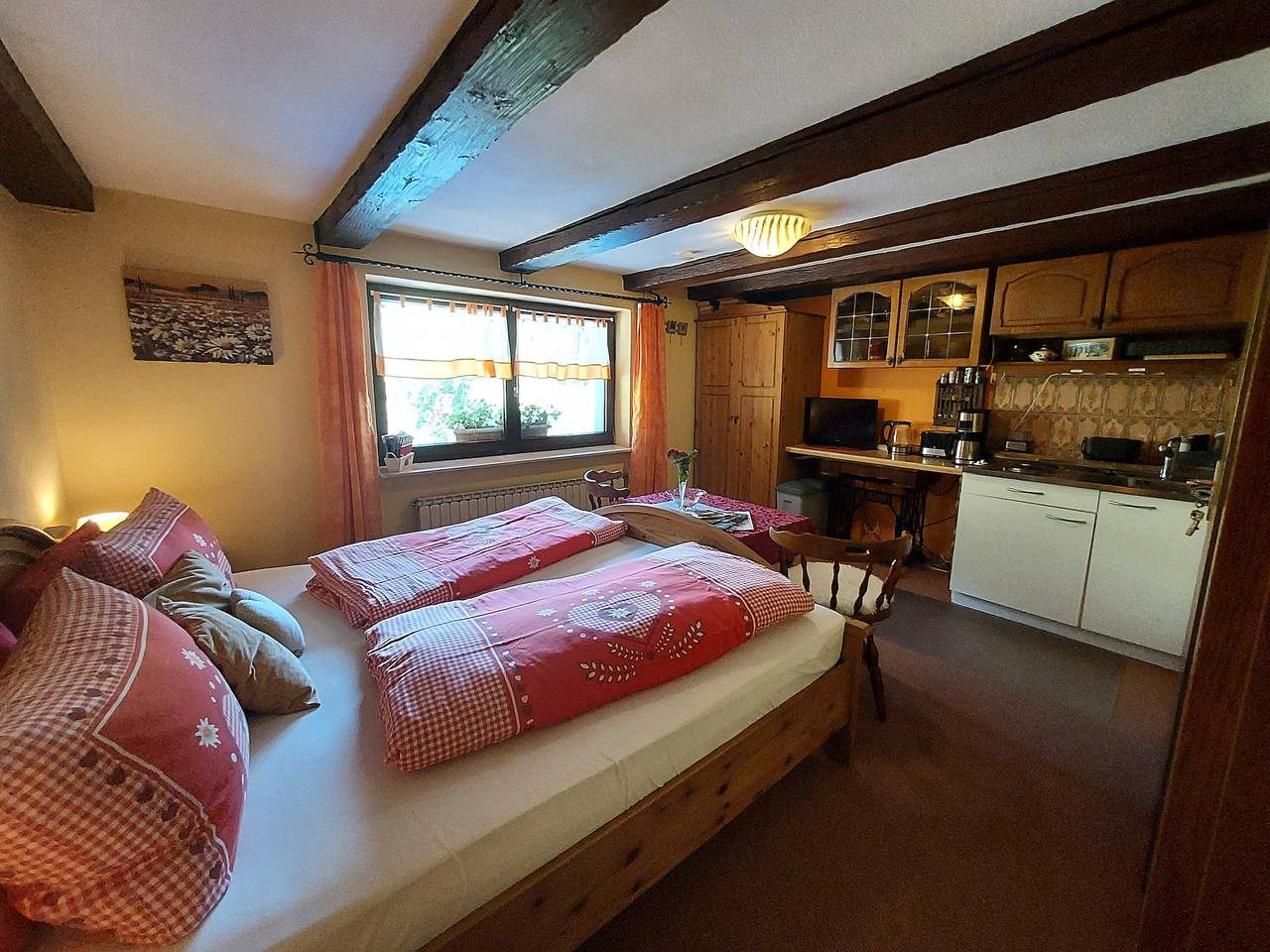 Ganze Wohnung, Ferienwohnung 'Schwalbennest' mit Gemeinschaftsgarten und Wi-Fi in Zell am Harmersbach, Mittlerer Schwarzwald