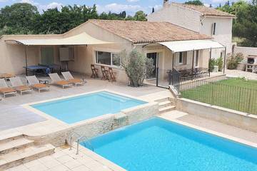 Location de vacances pour 13 personnes, avec jardin et jacuzzi, animaux acceptés à Taillades