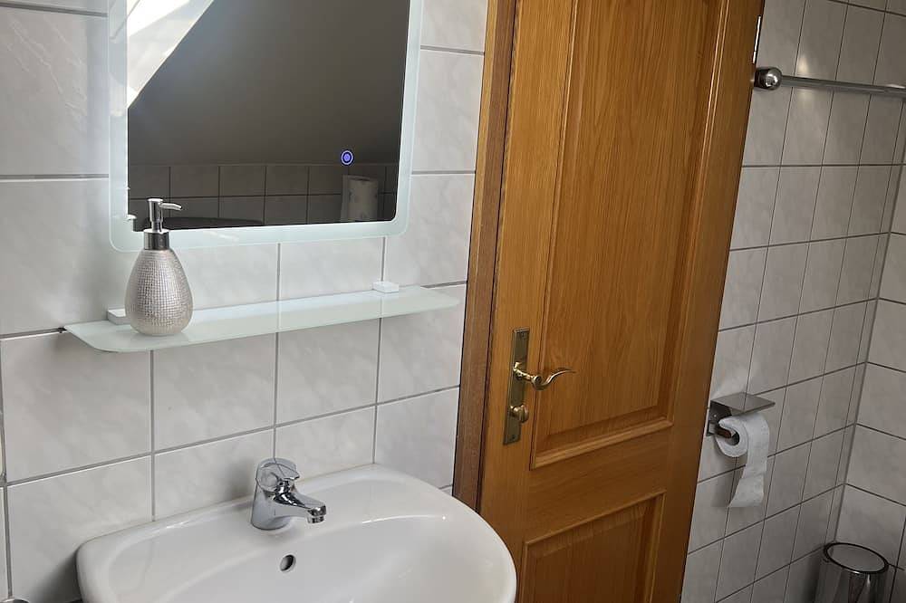 Ganze Wohnung, Erlebe einen einzigartigen Wohnkomfort auf 2 Zi. in Bad Aibling. in Bad Aibling, Landkreis Rosenheim