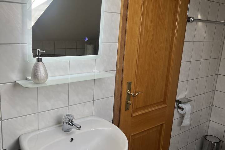 Ganze Wohnung, Erlebe einen einzigartigen Wohnkomfort auf 2 Zi. in Bad Aibling. in Bad Aibling, Landkreis Rosenheim
